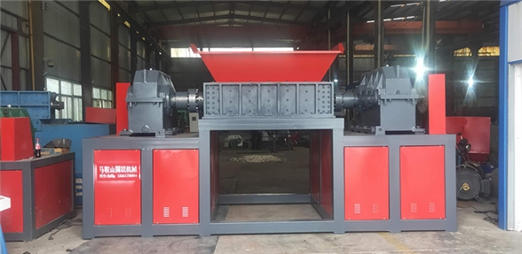 河南某客戶(hù)購(gòu)買(mǎi)雙軸撕碎機(jī)